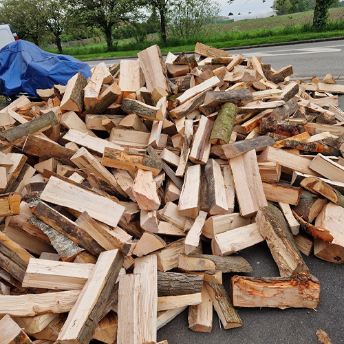 Une livraison de bois de chauffage dur en 50cm déposé en vrac dans le Nord par Chthibois de Hondeghem