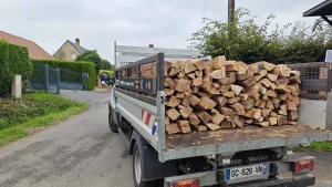 Camion de livraison de bois de chauffage, meilleure période pour acheter et commander