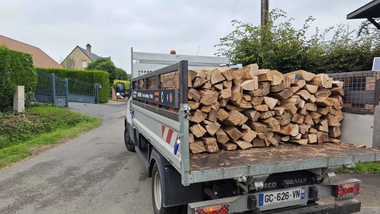Camion de livraison de bois de chauffage, meilleure période pour acheter et commander